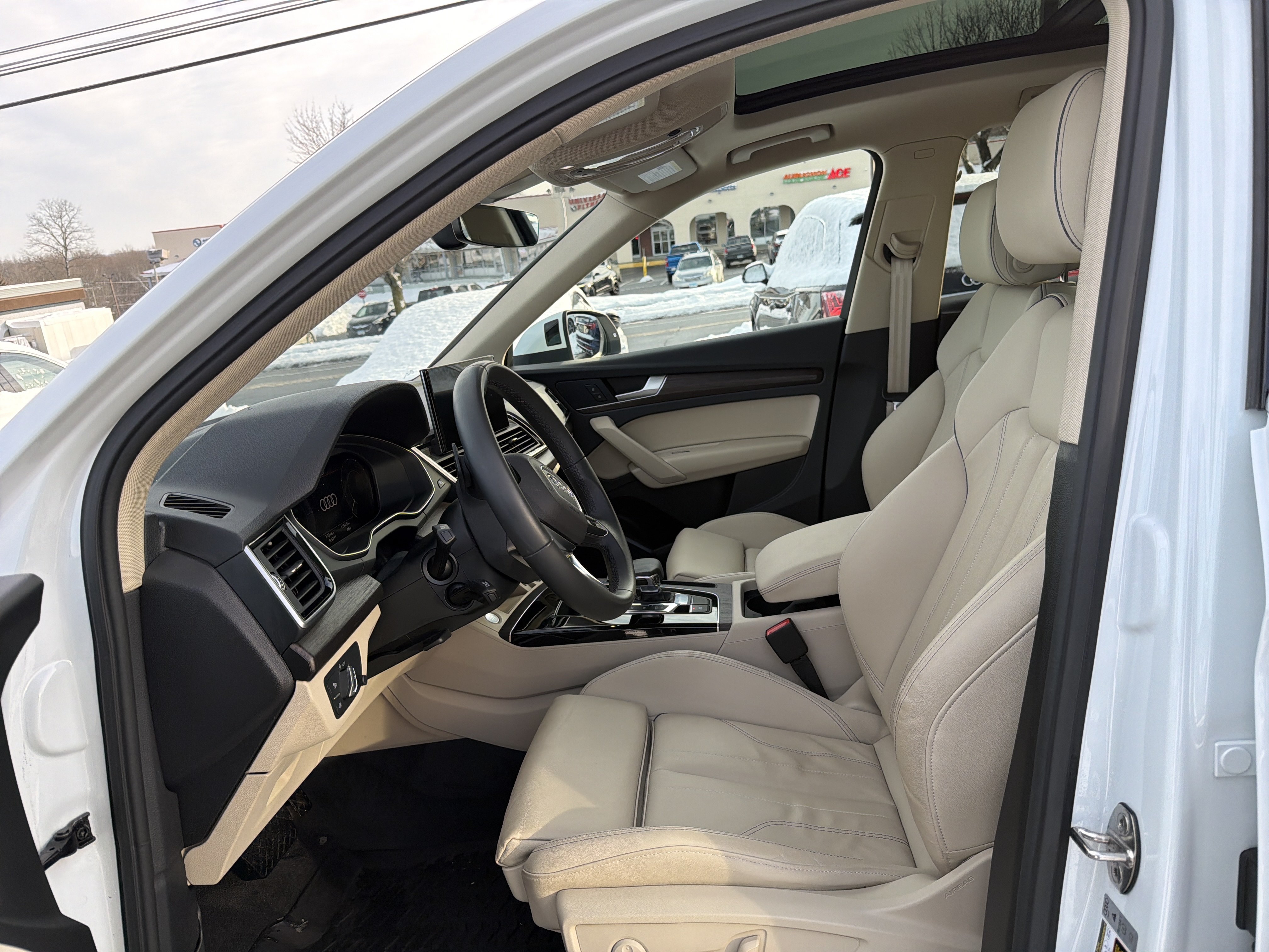 Certified 2024 Audi Q5 e Premium AWD/4WD image 5