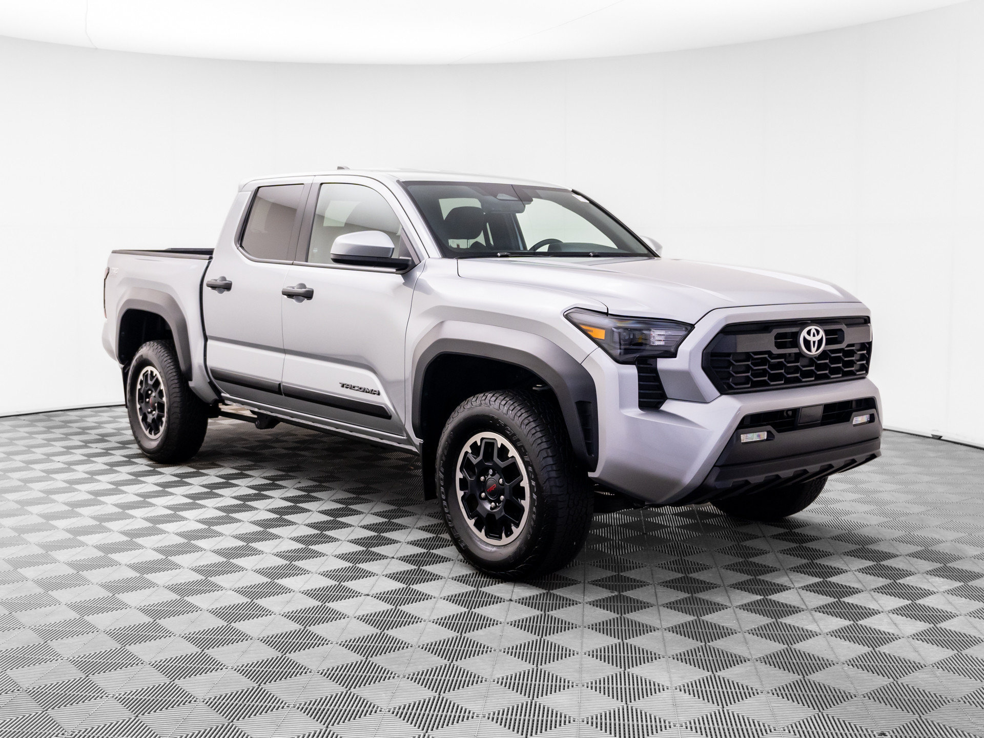 Used 2024 Toyota Tacoma TRD Off-Road AWD/4WD image 4