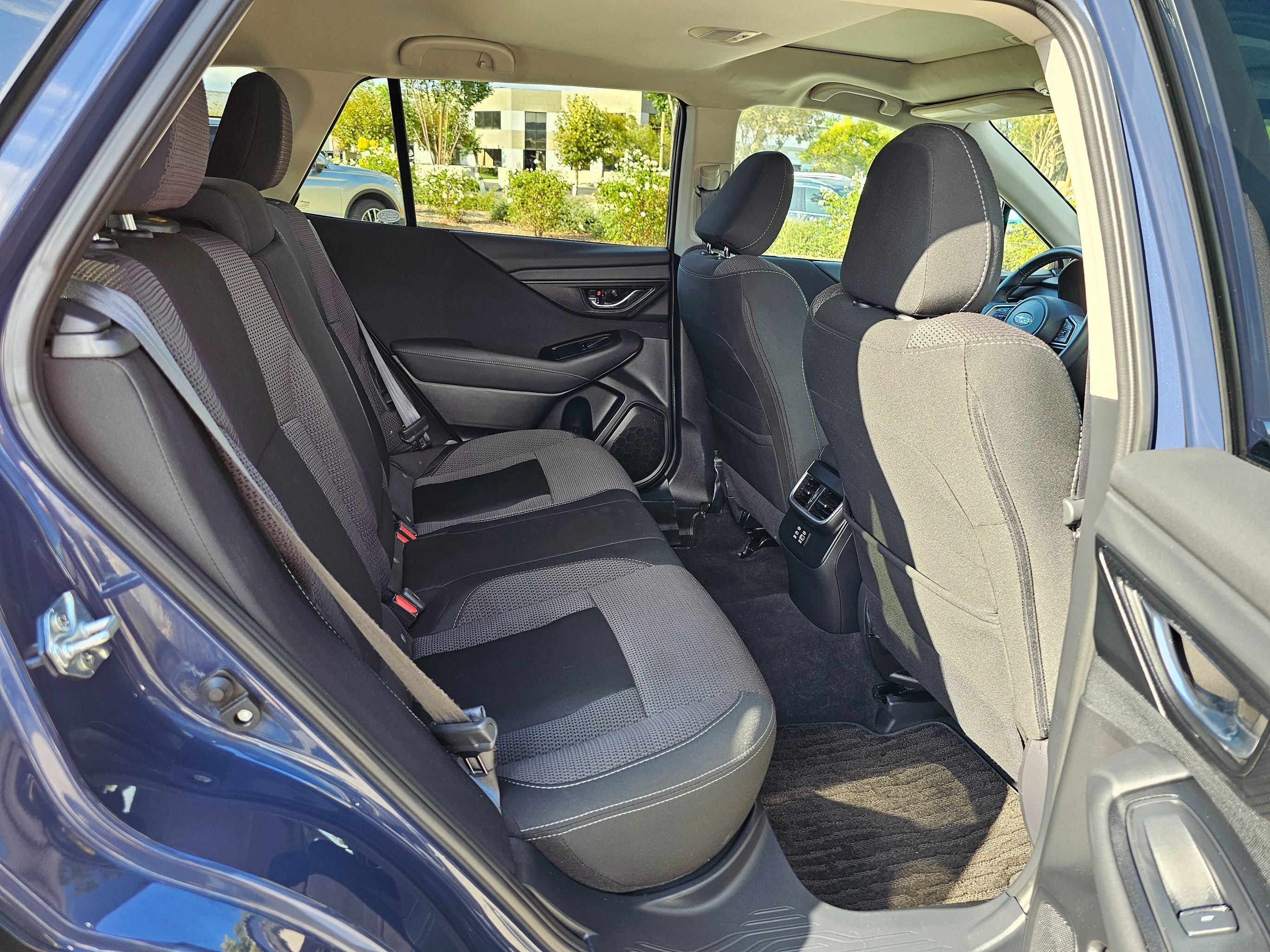 Used 2025 Subaru Outback Premium AWD/4WD image 29