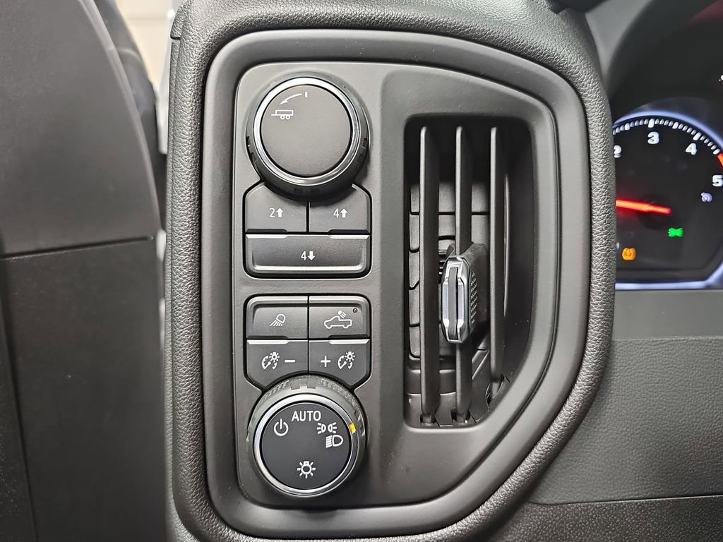 Used 2024 Chevrolet Silverado 2500 Custom w/ Custom Value Package image 24