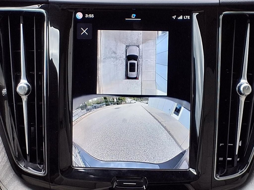 Certified 2024 Volvo XC60 B5 Plus AWD/4WD image 16