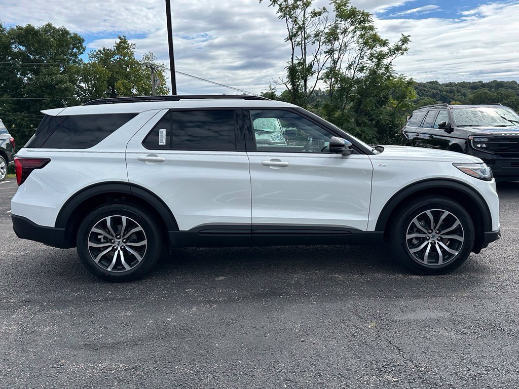 New 2027 Ford Explorer ST-Line AWD/4WD image 4