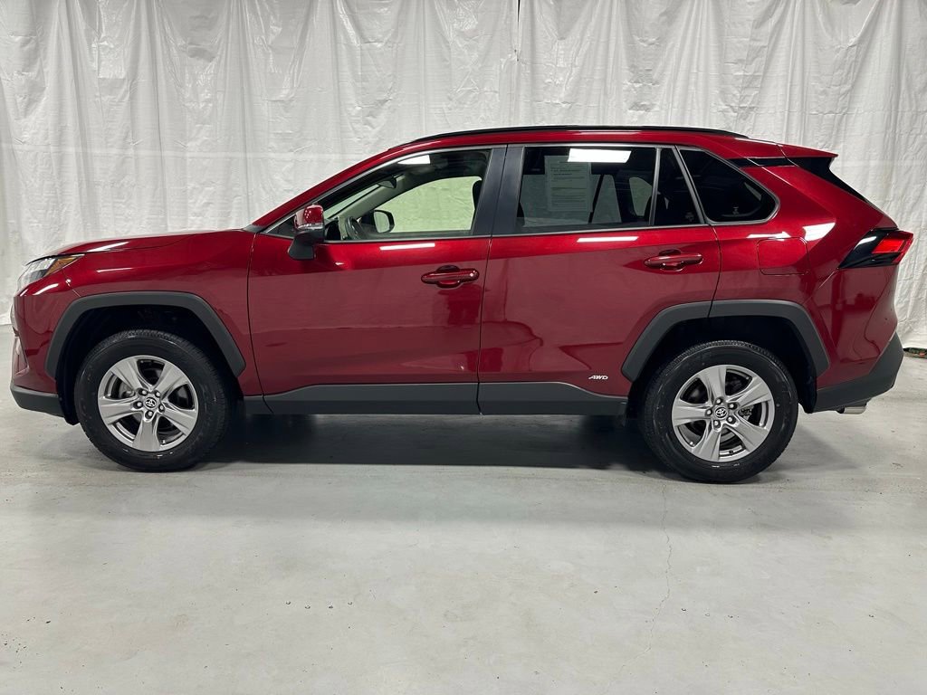 Used 2025 Toyota RAV4 XLE AWD/4WD image 4