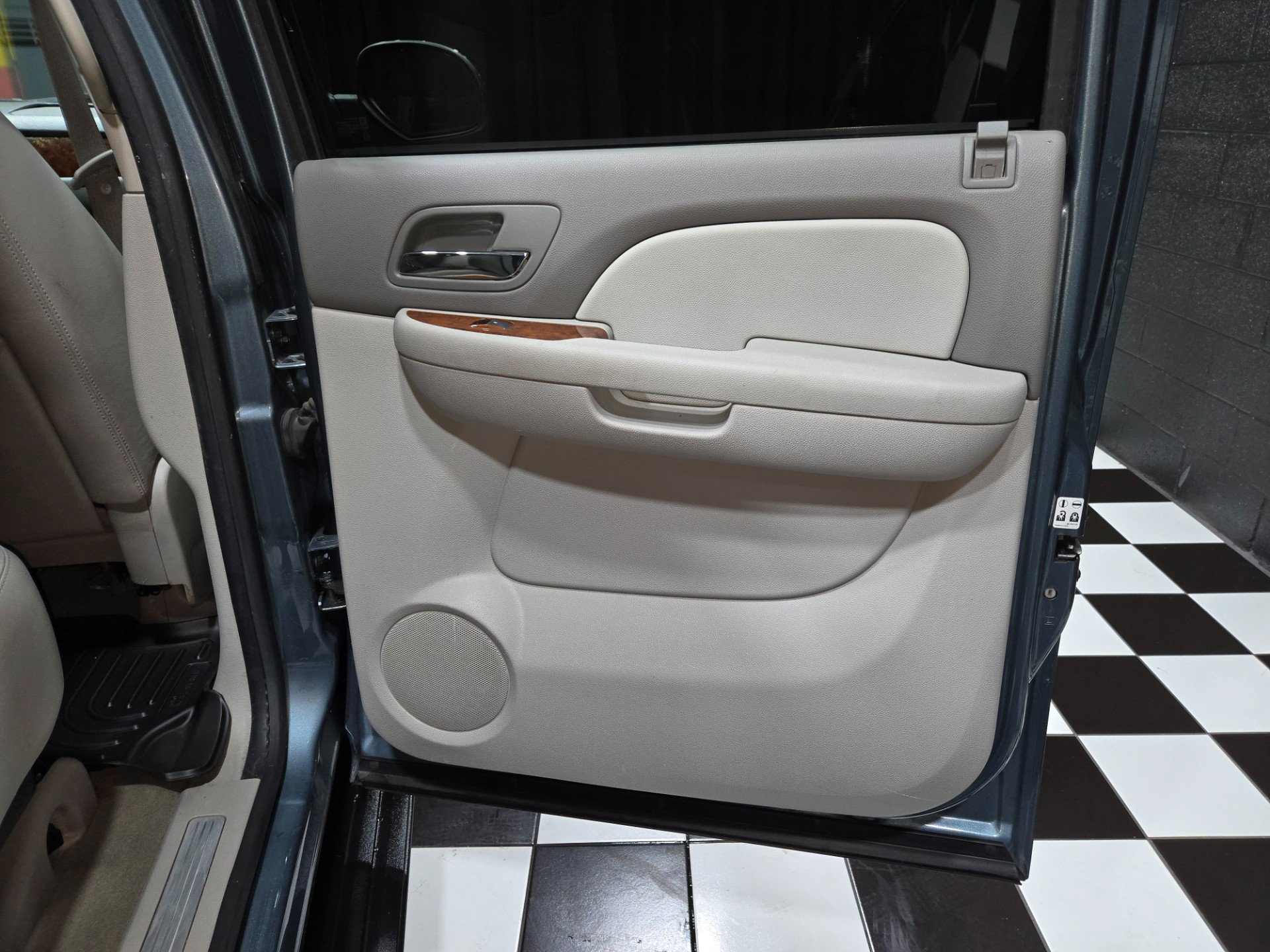 Used 2008 Chevrolet Avalanche LTZ w/ LTZ Preferred Equipment Group image 99