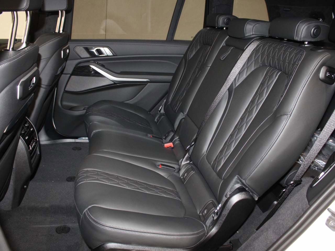 New 2026 BMW X7 M60i image 18