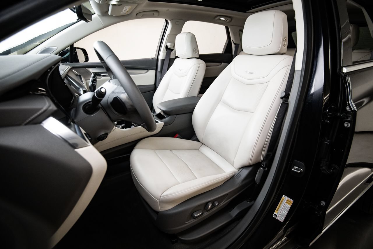 Used 2022 Cadillac XT5 Premium Luxury w/ Technology Package FWD image 5