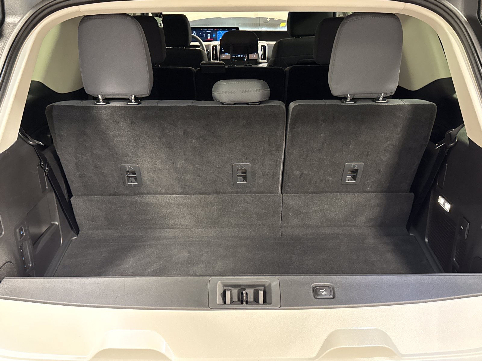Used 2025 Ford Expedition Active AWD/4WD image 26