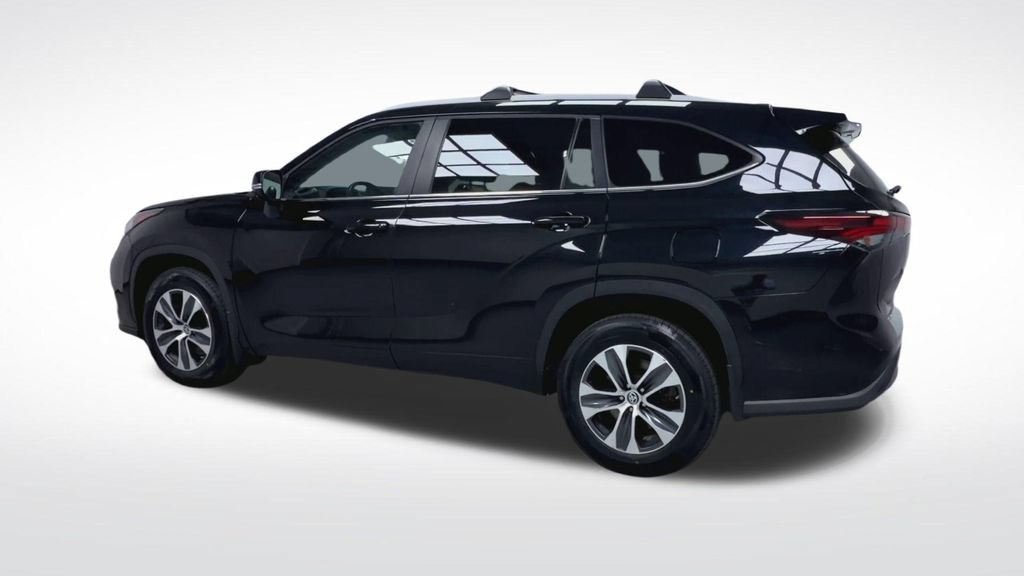 Certified 2024 Toyota Highlander XLE AWD/4WD image 20