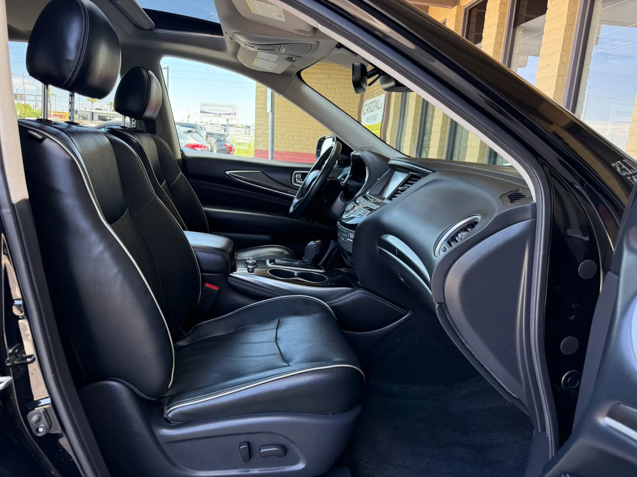 Used 2020 INFINITI QX60 Luxe w/ Essential Package FWD image 23