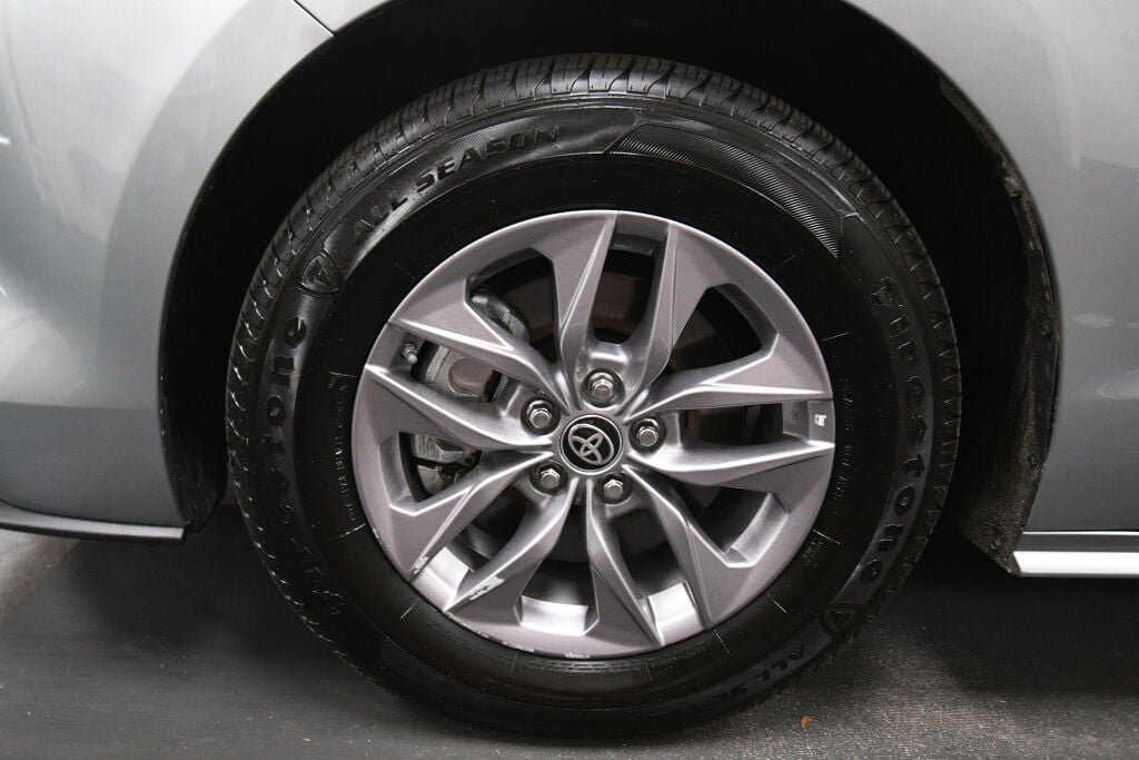 Certified 2024 Toyota Sienna XLE FWD image 35