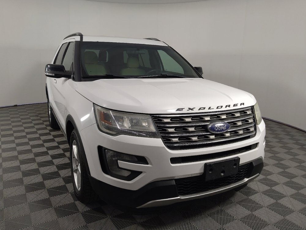 Used 2017 Ford Explorer XLT FWD image 13