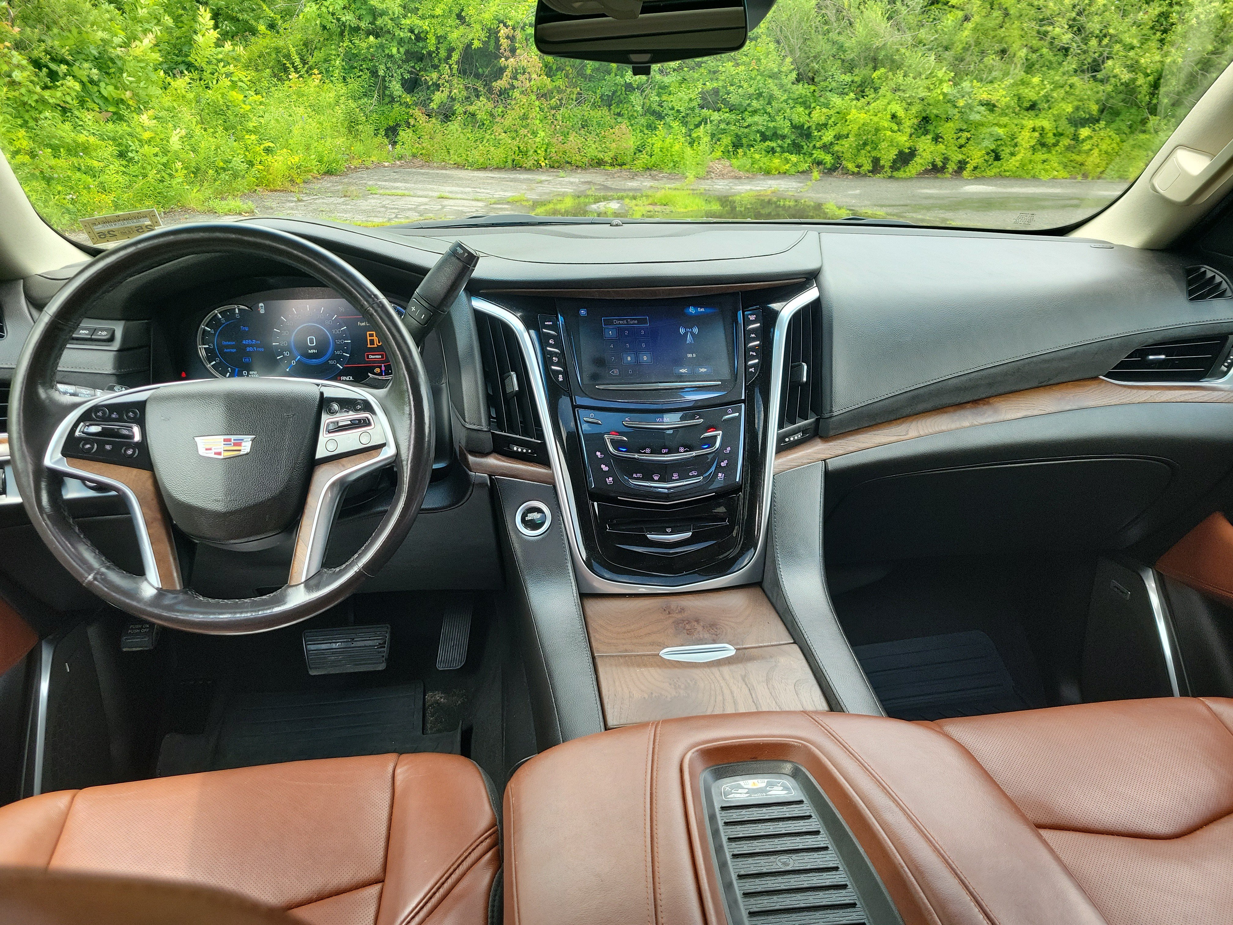 Used 2018 Cadillac Escalade Luxury AWD/4WD image 19