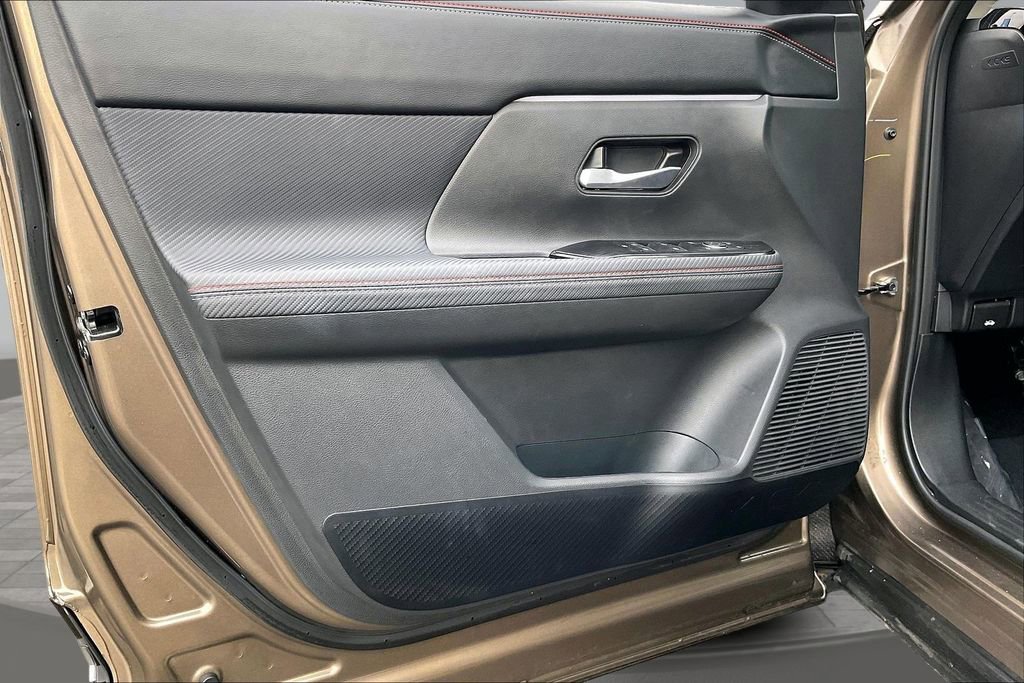 Used 2025 Nissan Kicks SR image 22