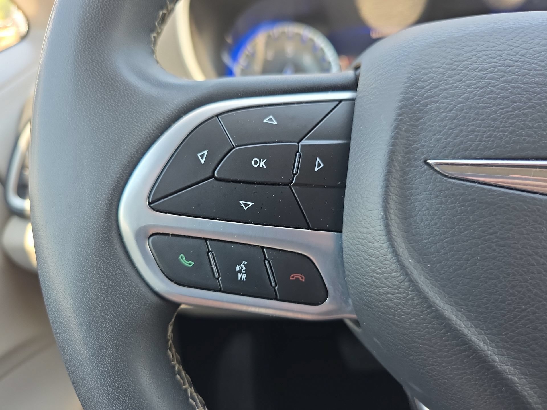 Used 2023 Chrysler Pacifica Touring-L FWD image 20