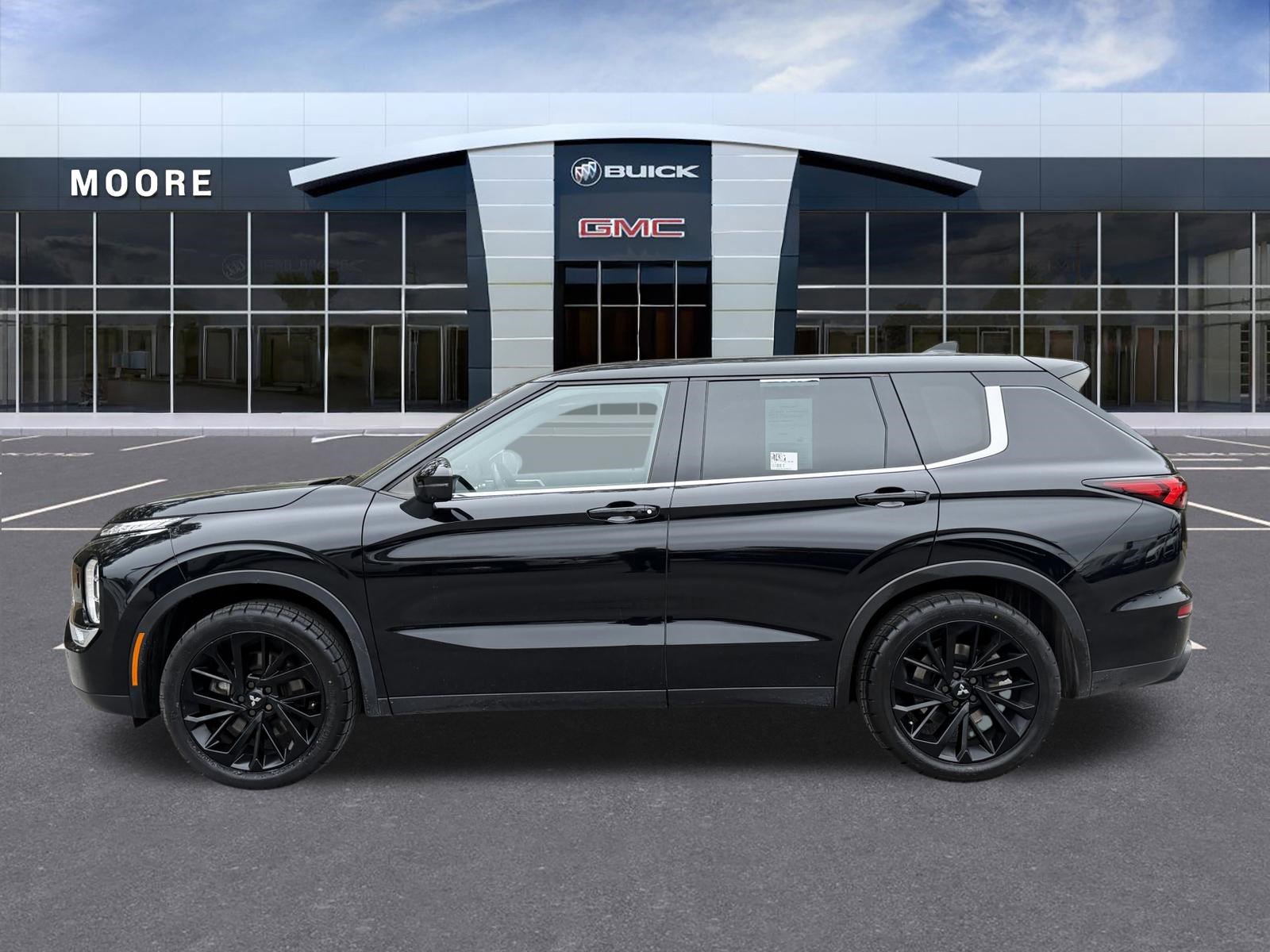 Used 2023 Mitsubishi Outlander SE Black Edition image 8