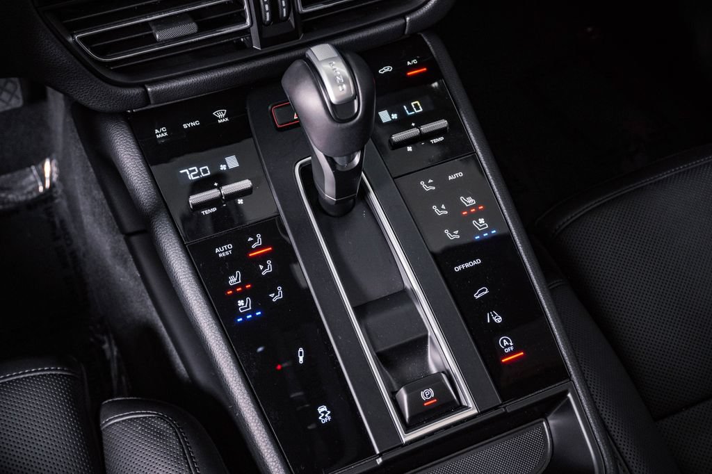 Certified 2026 Porsche Macan S AWD/4WD image 24