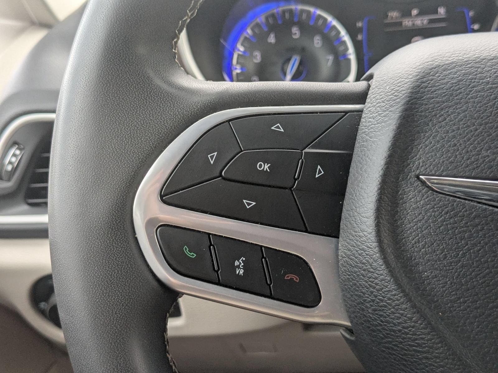 Used 2023 Chrysler Voyager LX FWD image 16