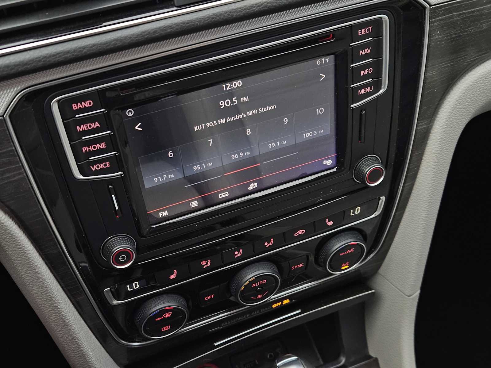 Used 2017 Volkswagen Passat 1.8T SE image 17