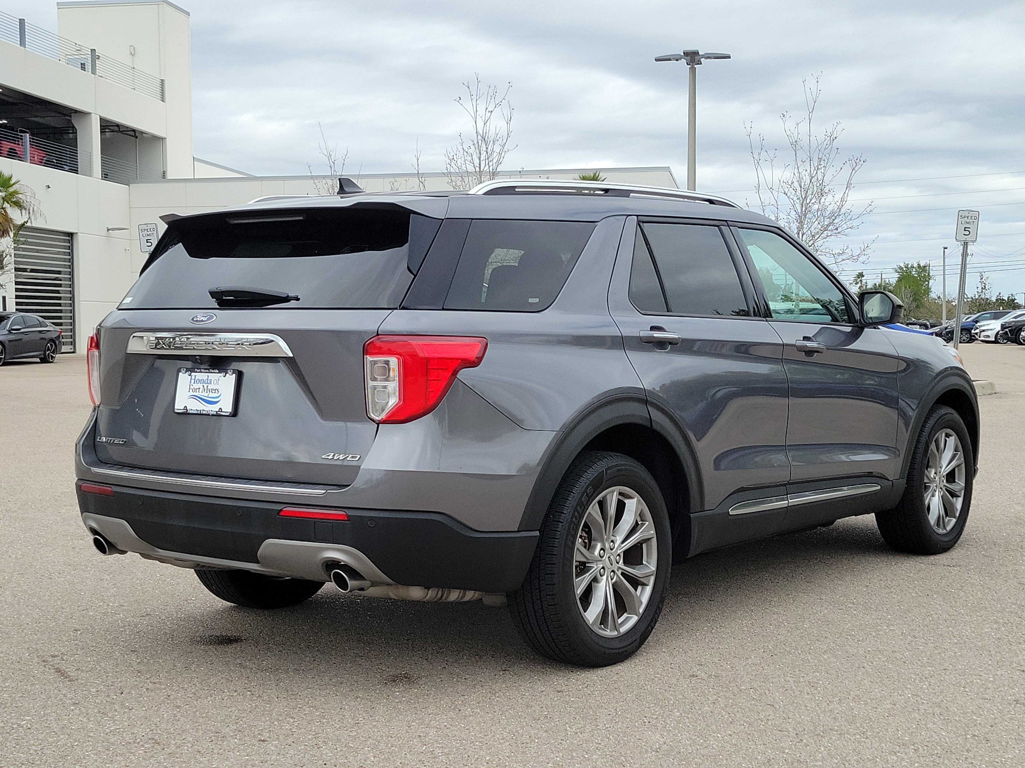 Used 2022 Ford Explorer Limited image 6