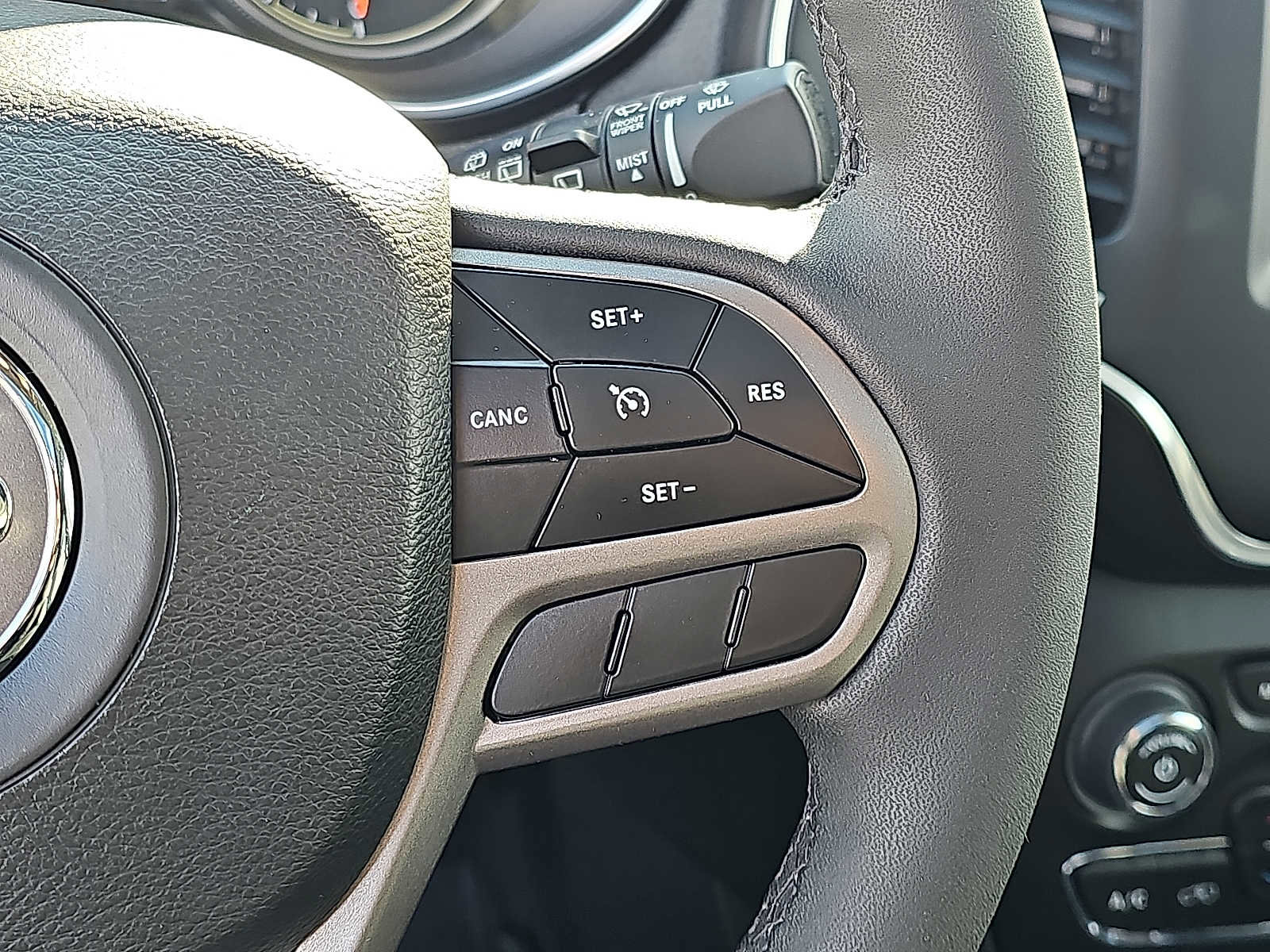 Used 2022 Jeep Cherokee Latitude Lux w/ Sun & Sound Group AWD/4WD image 24