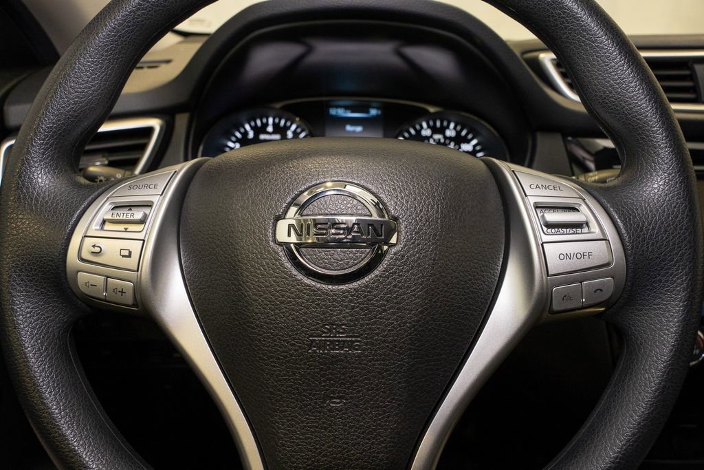 Used 2016 Nissan Rogue SV image 16