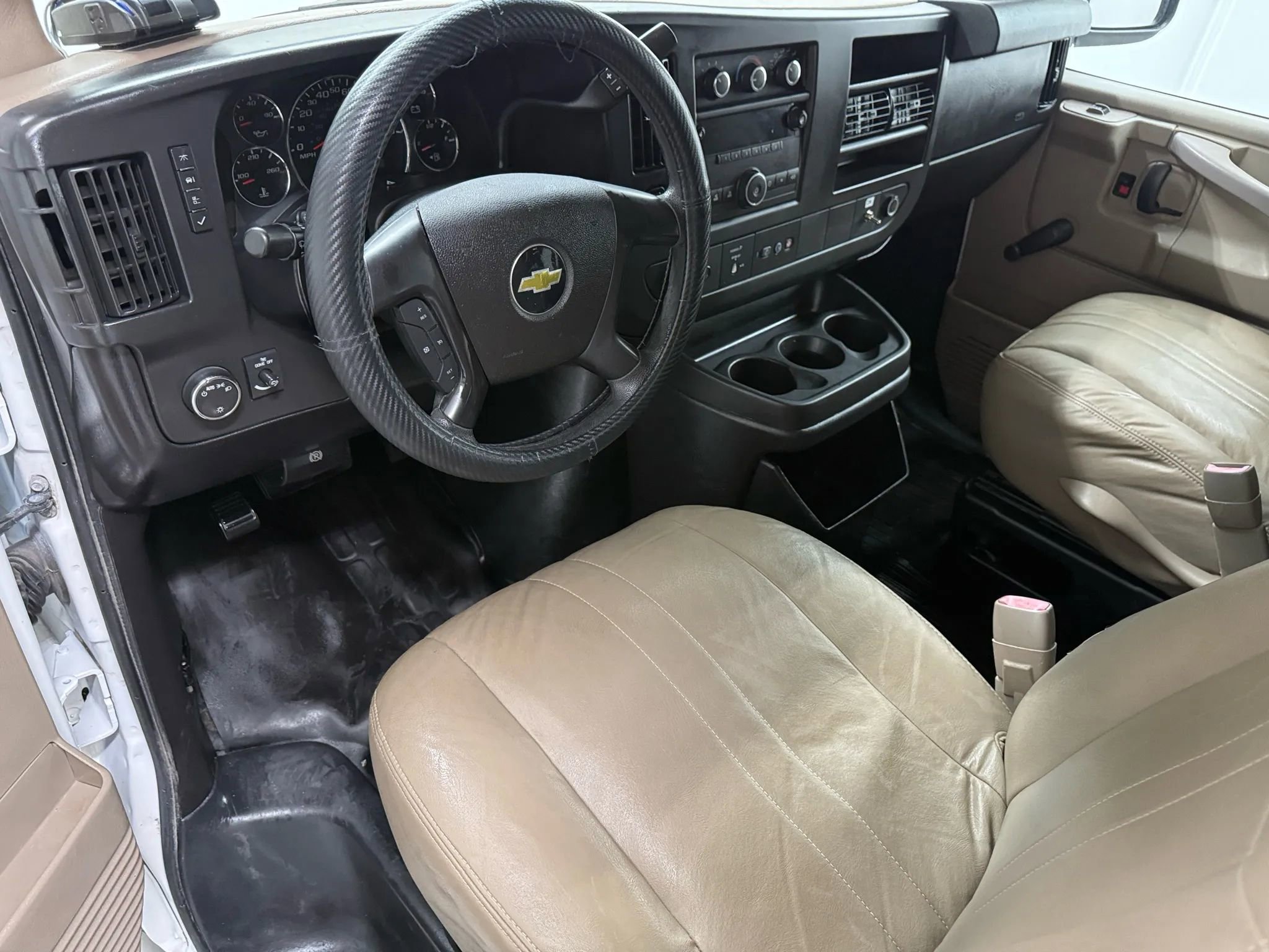 Used 2013 Chevrolet Express 3500 LS image 8