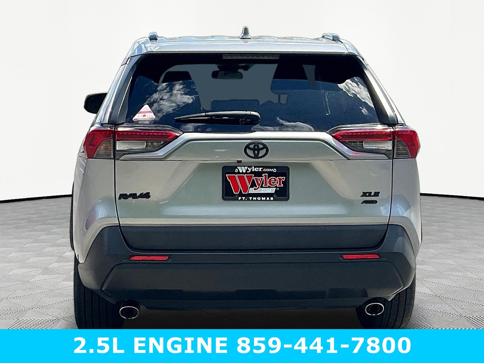 Used 2019 Toyota RAV4 XLE Premium w/ Cold Weather Package AWD/4WD image 5