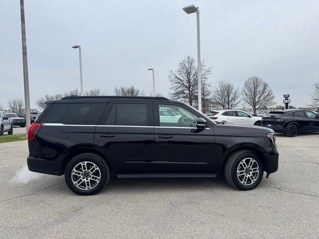 Used 2025 Ford Expedition Active image 9