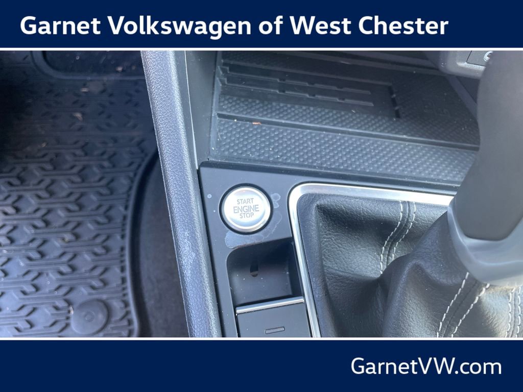 Certified 2025 Volkswagen Jetta SE w/ Black Wheel Package FWD image 37
