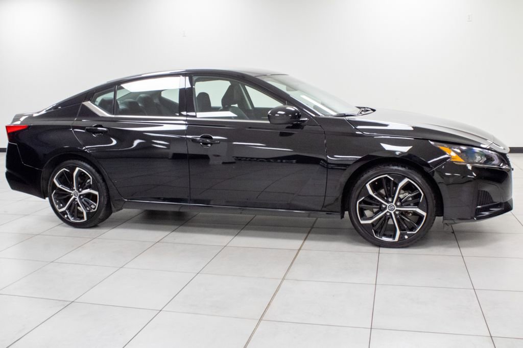 Used 2025 Nissan Altima 2.5 SR image 14