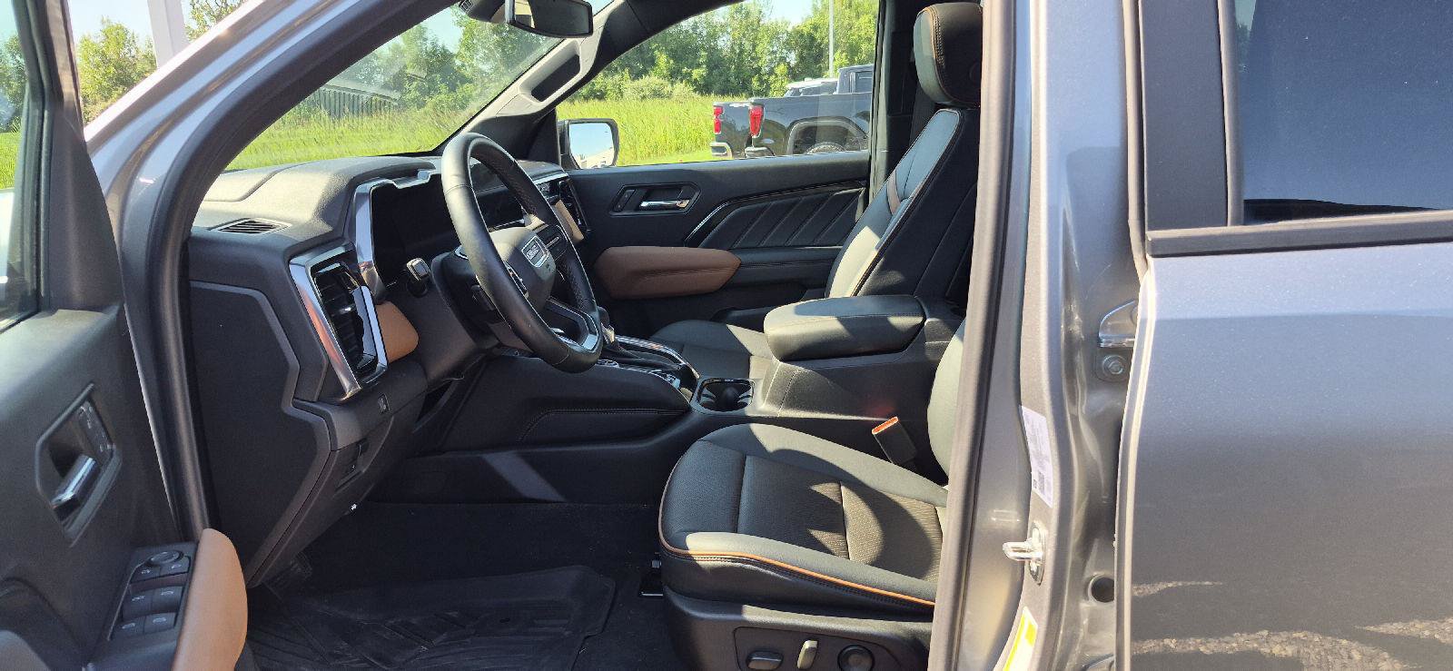 Used 2024 GMC Canyon AT4 w/ AT4 Premium Package AWD/4WD image 6
