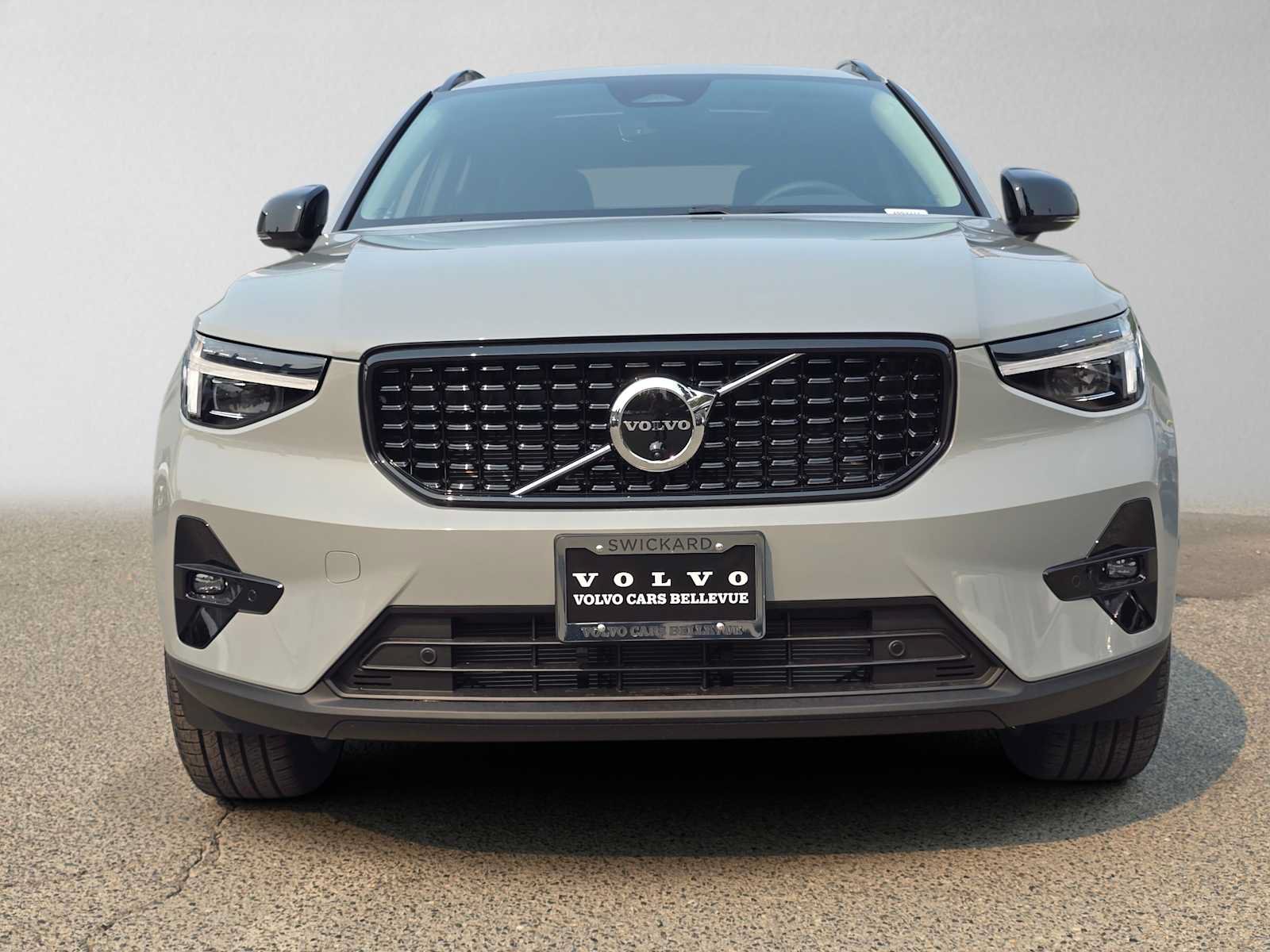 New 2026 Volvo XC40 B5 Ultra w/ Protection Package Premier AWD/4WD image 8