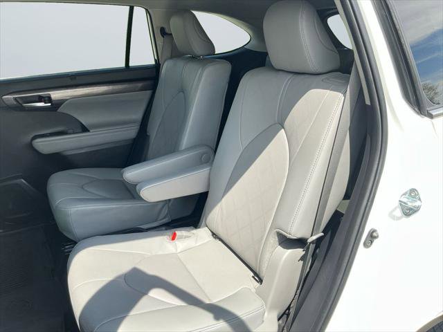 Certified 2025 Toyota Highlander Platinum AWD/4WD image 15