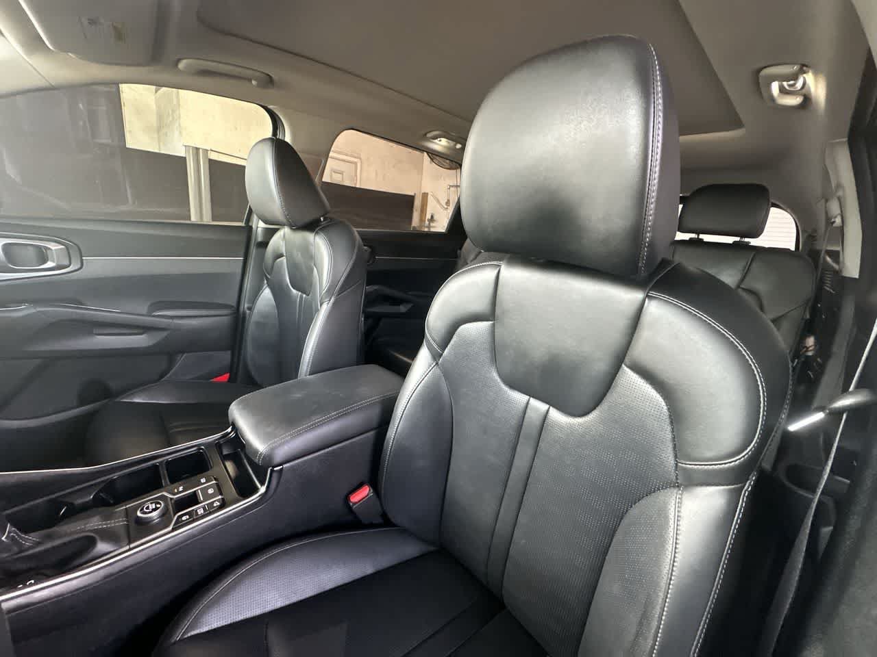 Used 2024 Kia Sorento EX w/ Panoramic Sunroof Package FWD image 14