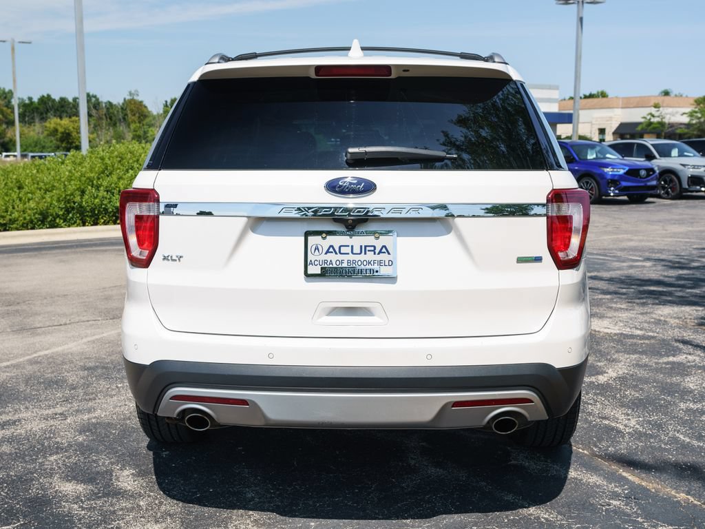 Used 2016 Ford Explorer XLT w/ Equipment Group 202A AWD/4WD image 10