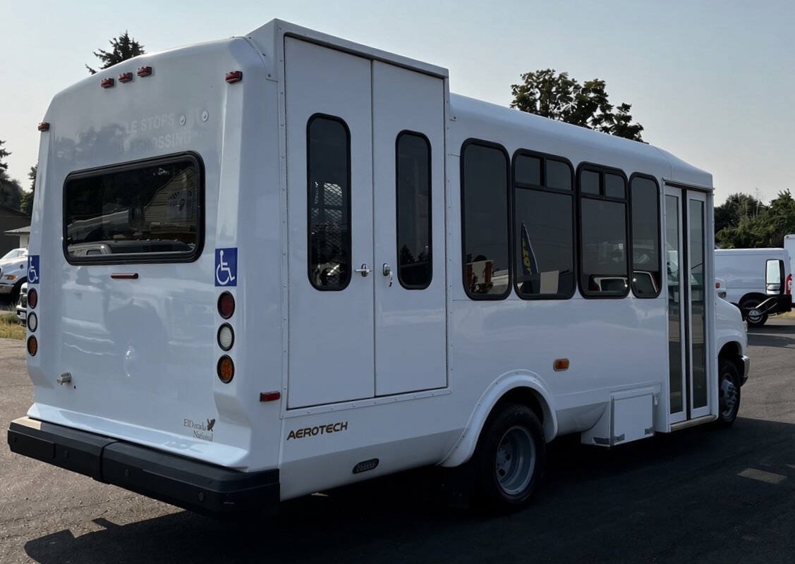 Used 2016 Ford E-450 and Econoline 450 Super Duty w/ Shuttle Bus Prep Package RWD image 5