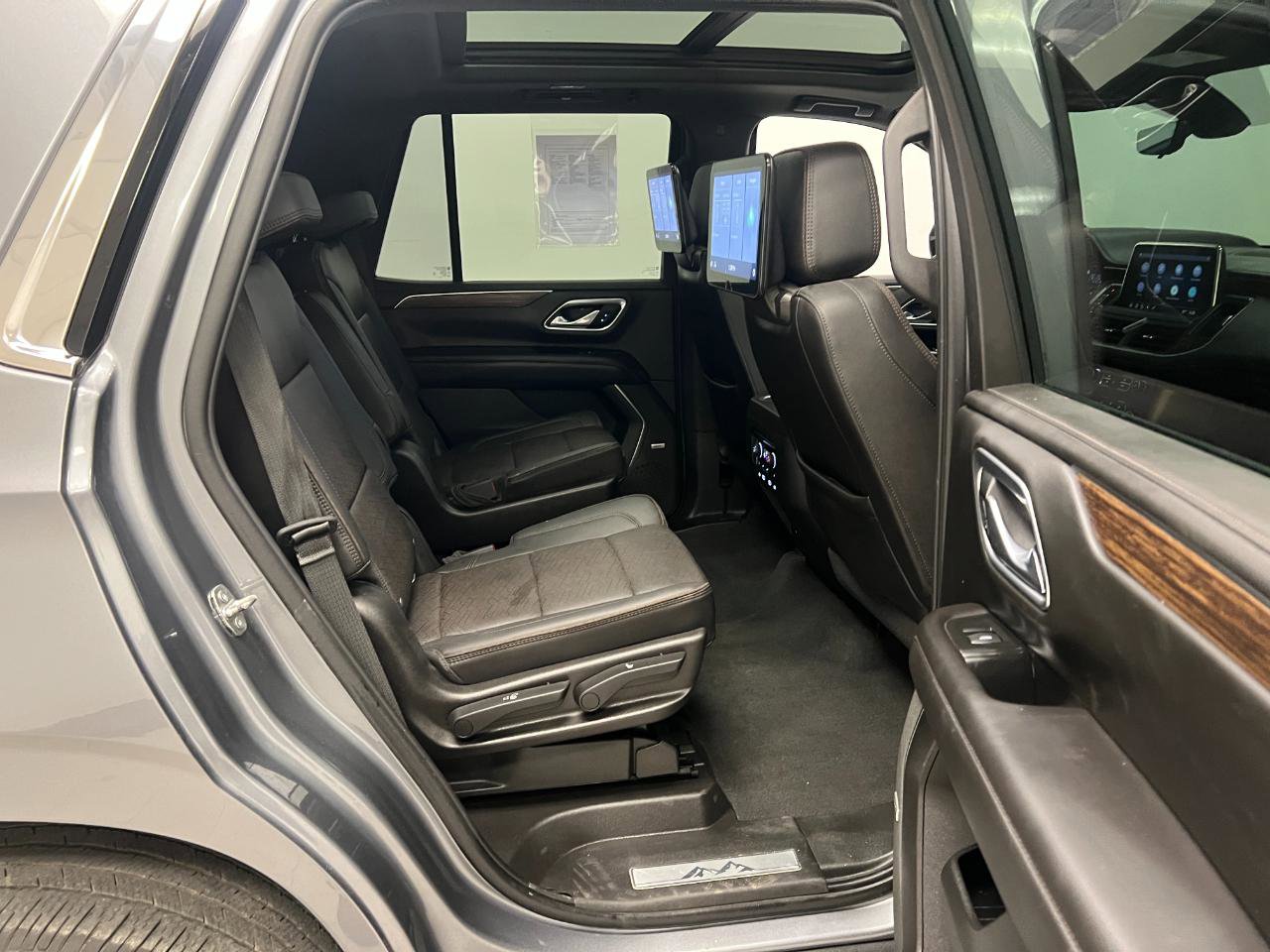 Used 2021 Chevrolet Tahoe High Country w/ Premium Package AWD/4WD image 28