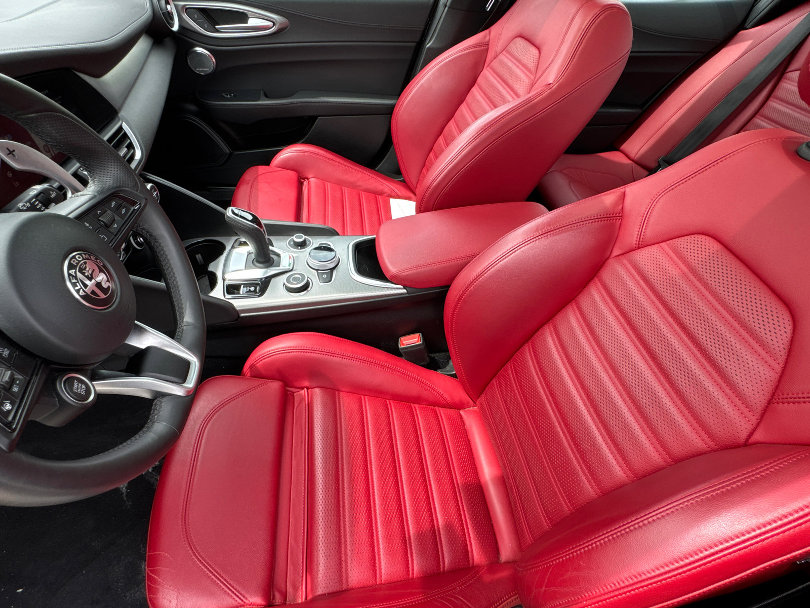 Used 2024 Alfa Romeo Giulia Veloce AWD/4WD image 9