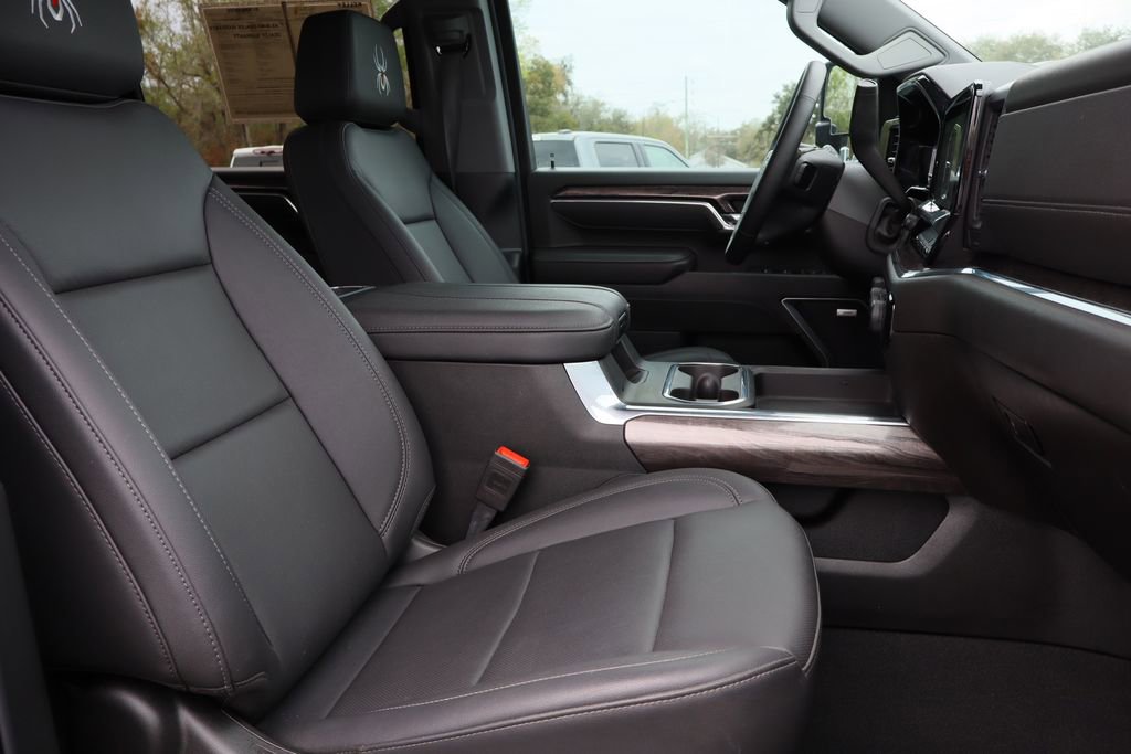Used 2025 Chevrolet Silverado 2500 LTZ w/ LTZ Plus Package image 28