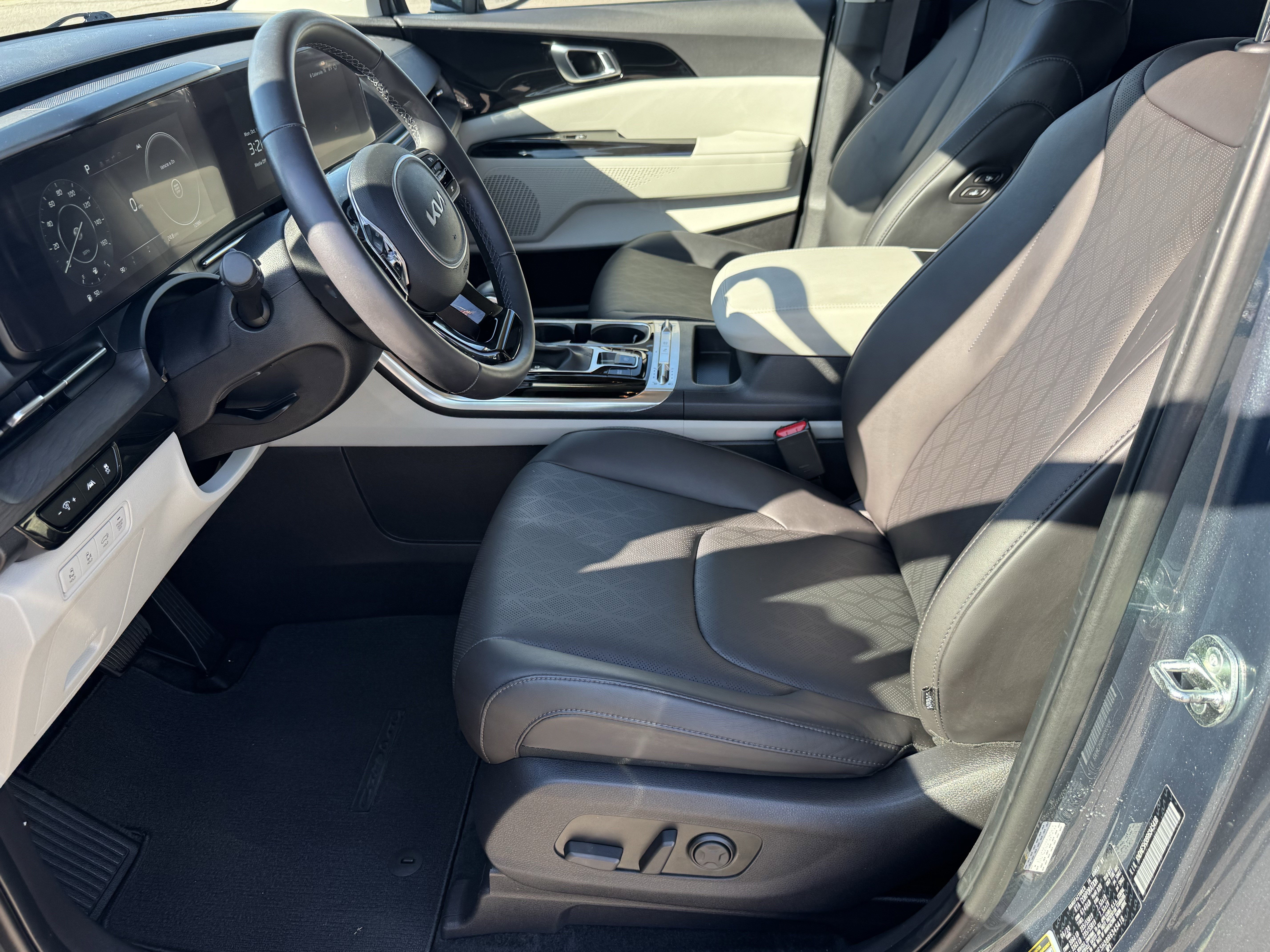 Used 2024 Kia Carnival SX image 10