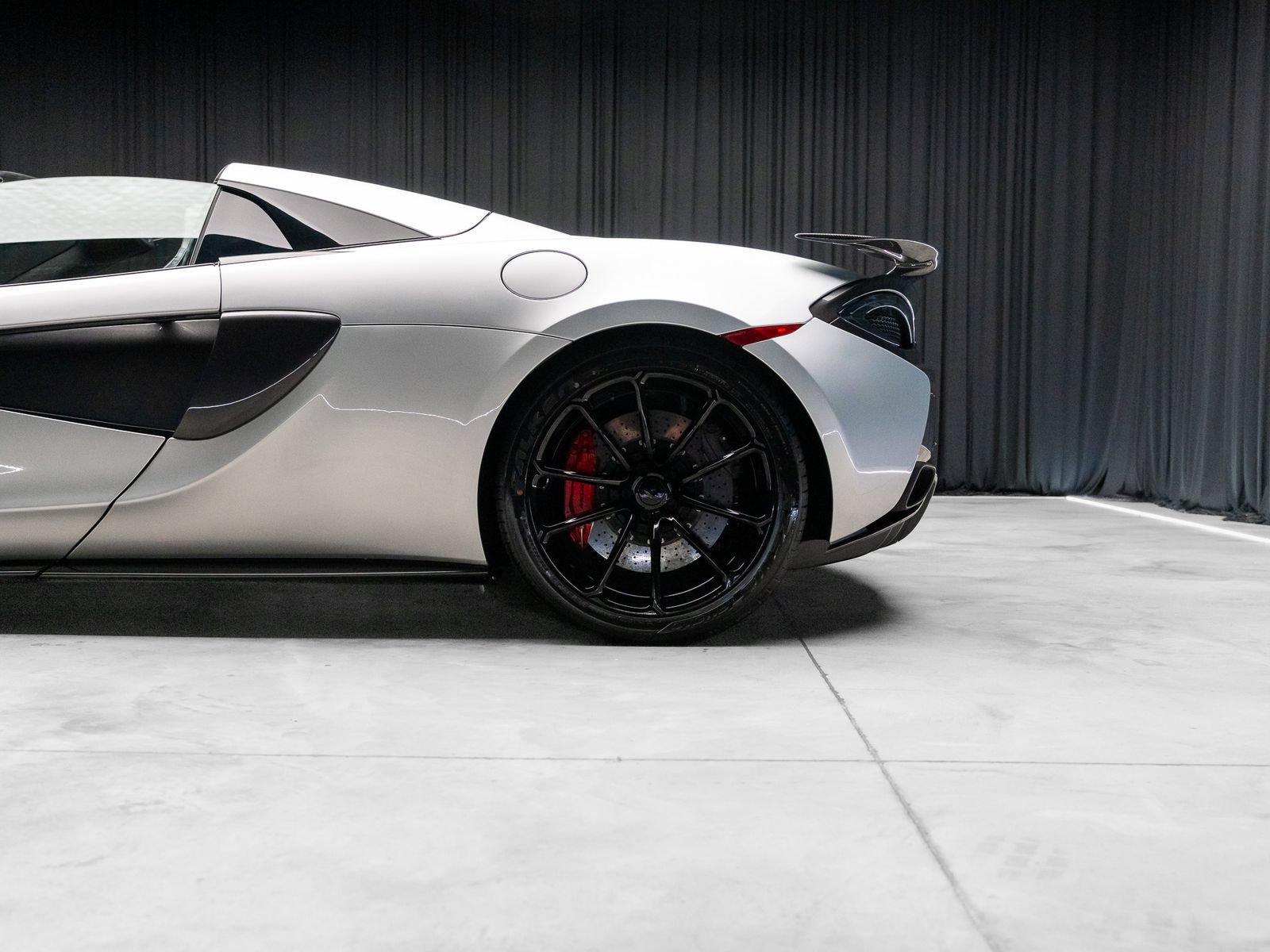 Used 2019 McLaren 570S Spider RWD image 32