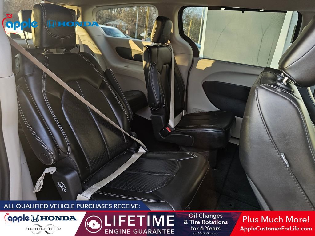 Used 2023 Chrysler Pacifica Touring-L image 23