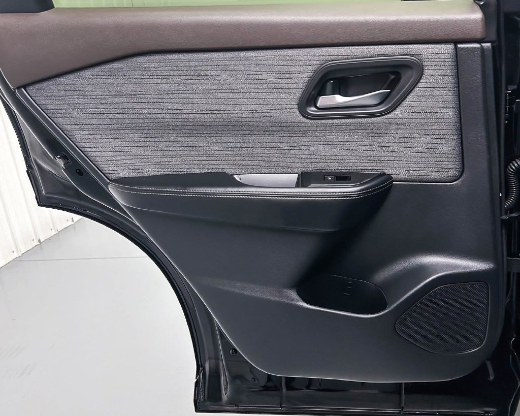 Used 2023 Nissan Rogue SV FWD image 19
