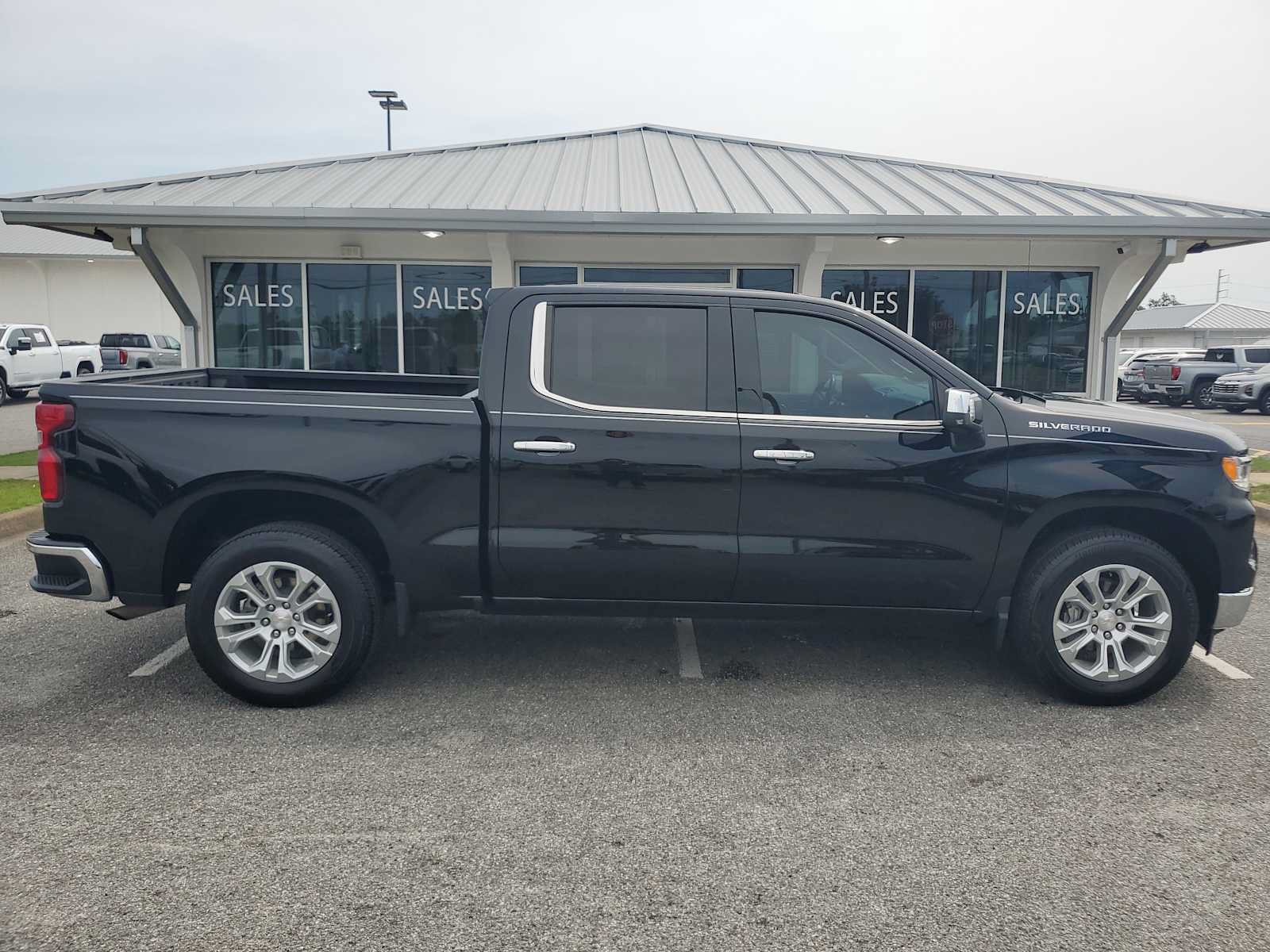 Used 2024 Chevrolet Silverado 1500 LTZ w/ LTZ Convenience Package II RWD image 7
