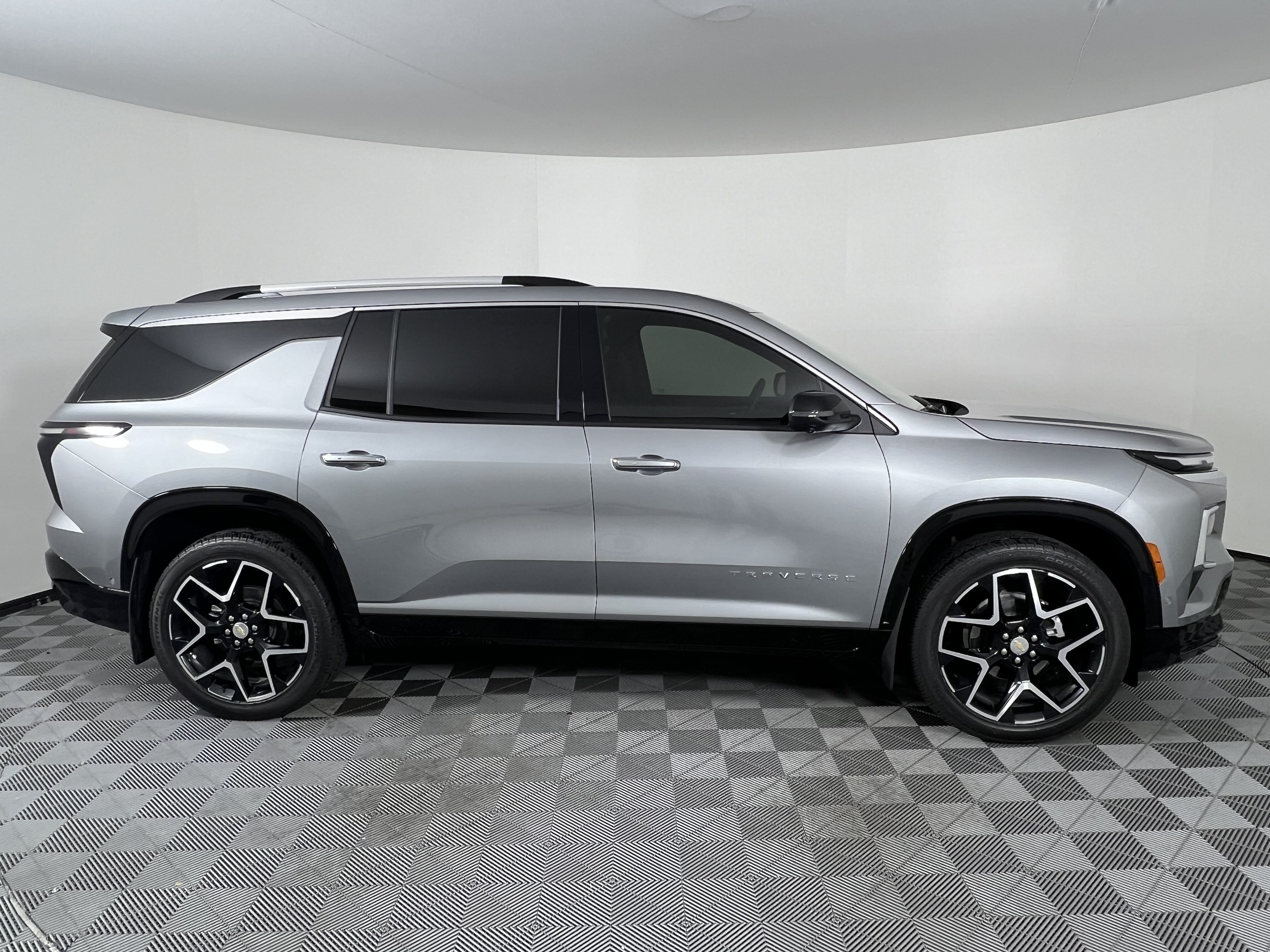 Used 2026 Chevrolet Traverse High Country AWD/4WD image 14