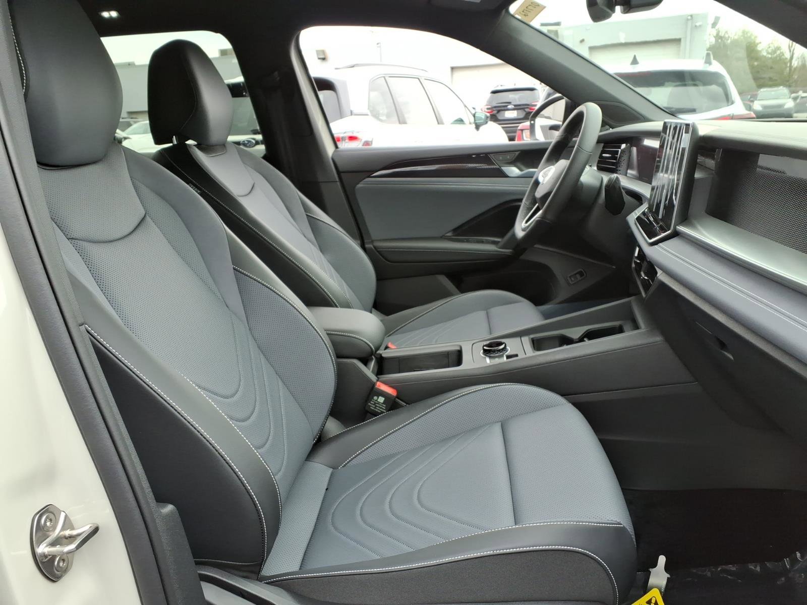 New 2026 Volkswagen Tiguan SE R-Line image 7