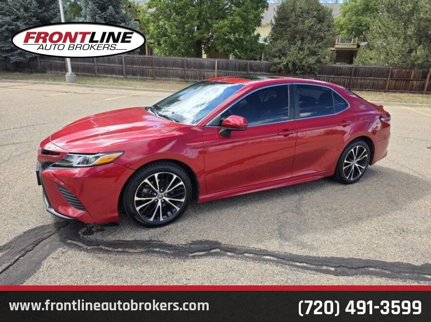 Used 2020 Toyota Camry SE FWD image 1