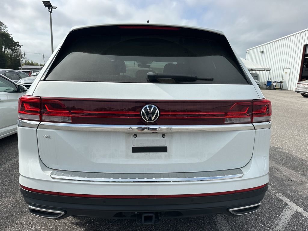 Used 2024 Volkswagen Atlas SE image 2