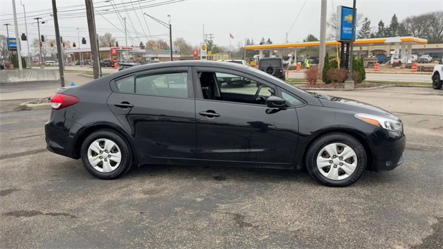 Used 2017 Kia Forte LX image 9