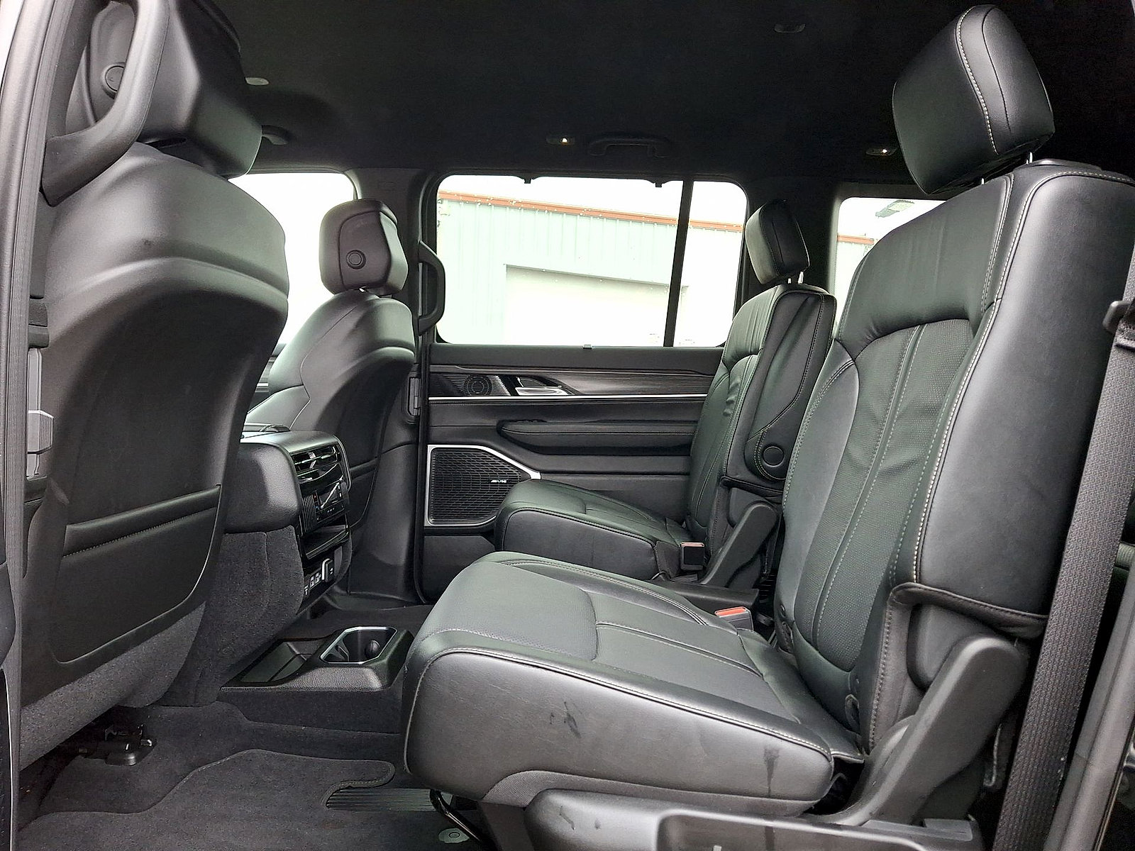 New 2023 Jeep Wagoneer Series III w/ Convenience Group I AWD/4WD image 13